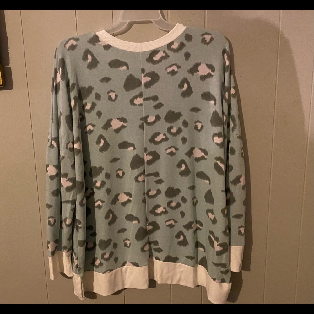 Leopard top - Picture 3 of 3